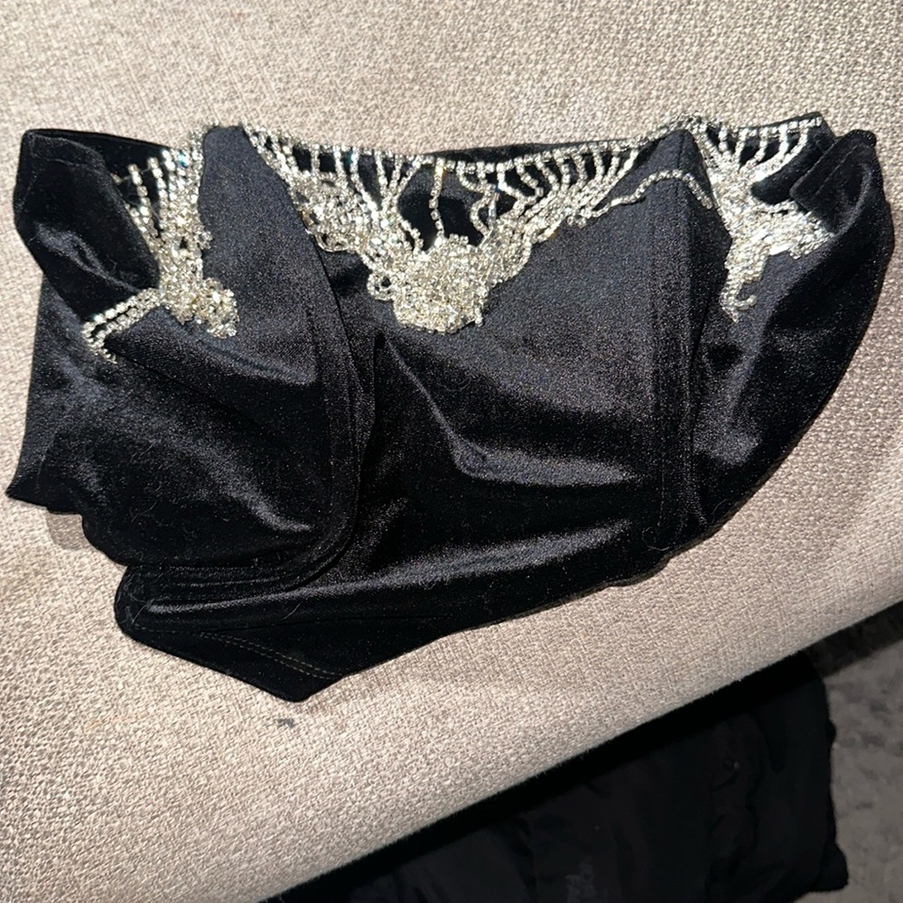 Velvet Balck rhinestone going out top!!